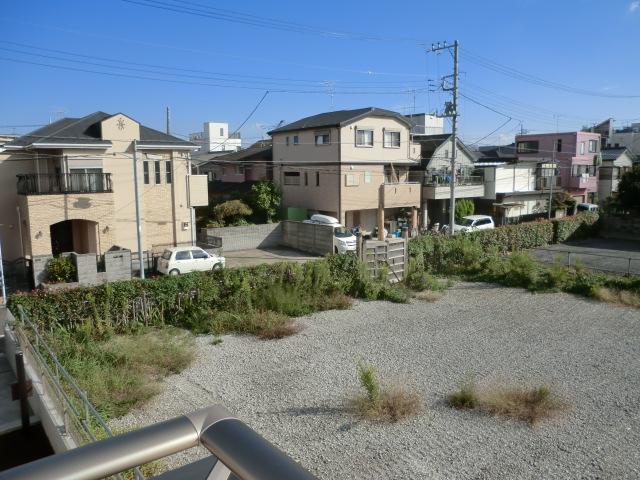 View photos from the dwelling unit. View from the site (October 2013) Shooting
