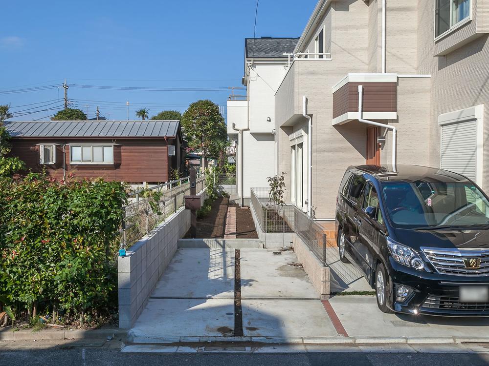 Local photos, including front road. Local (10 May 2013) Shooting