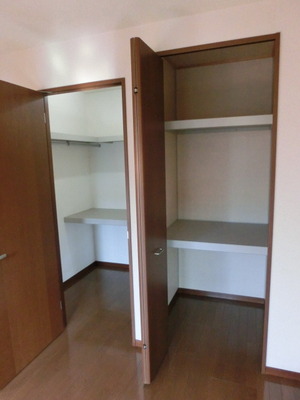 Receipt. Walk-in closet