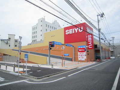 Supermarket. Seiyu to (super) 1500m