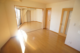 Living and room. Together with the DK 17.1 Pledge, Spacious