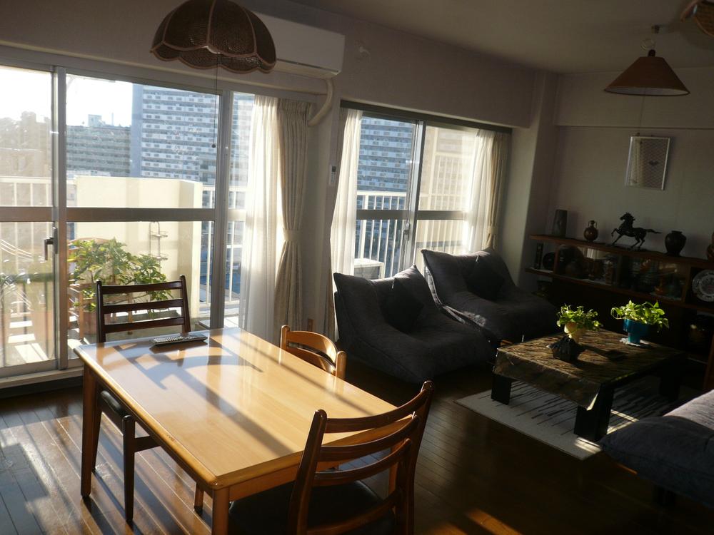 Living. Good per positive living (December 2012 shooting)