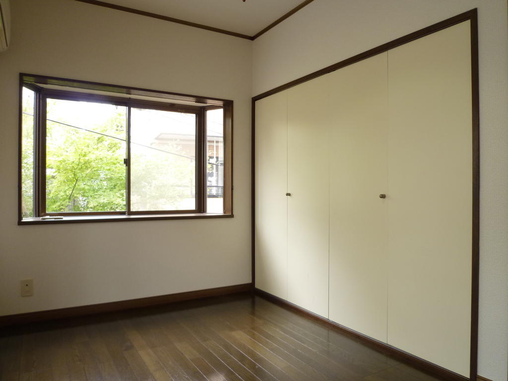 Living and room. Bay windows also attached to a bright room.