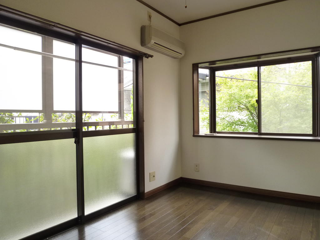 Living and room. Day is good.