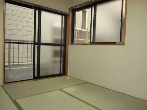 Living and room. Japanese-style room / closet / Air conditioning / lighting equipment