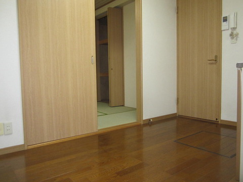 Living and room. About 4 Pledge kitchen / Underfloor Storage