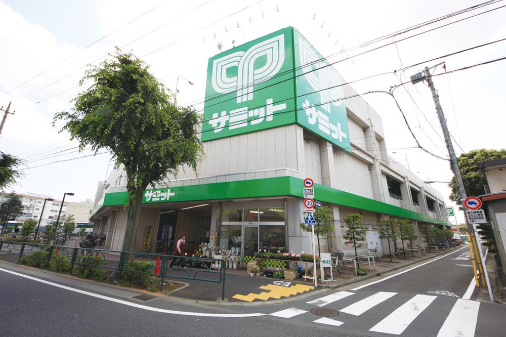 Supermarket. 557m until the Summit store Hon'isshoku shop