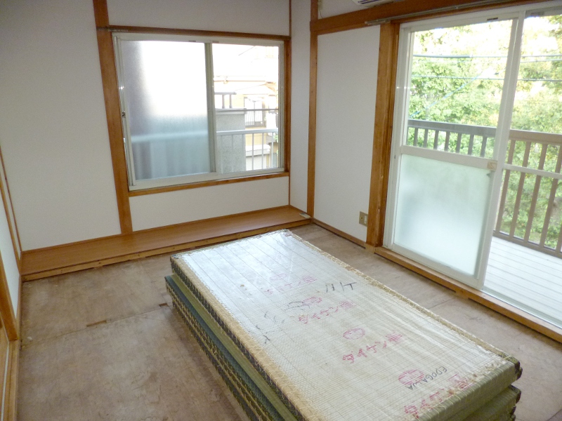 Living and room. Japanese-style room ・ Two-sided lighting