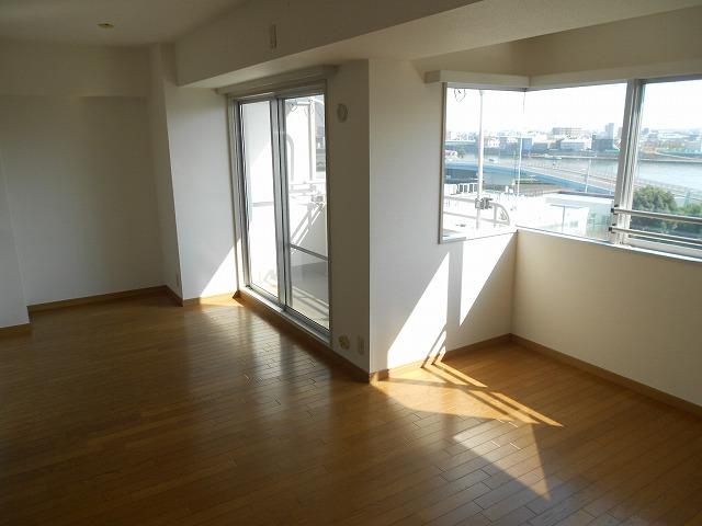 Living. Indoor (10 May 2013) Shooting