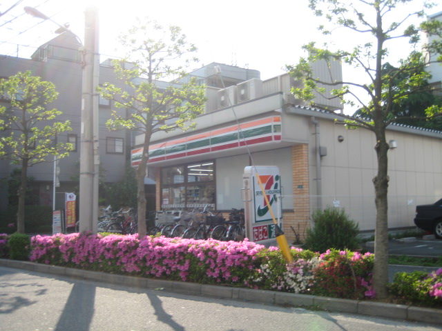 Convenience store. Seven-Eleven 768m to Edogawa Higashimizue 1-chome (convenience store)