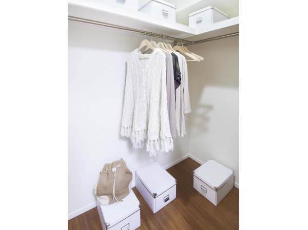 Walk-in closet (Western-style 1)