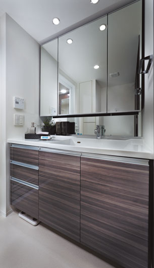 Bathing-wash room.  [bathroom] The day of the family, Beautifully stylish.