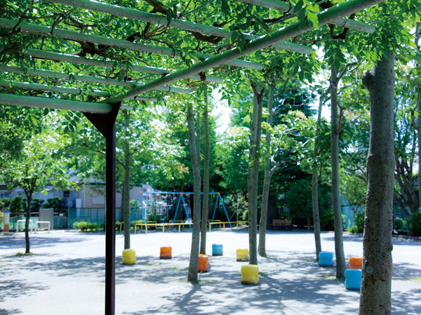 Surrounding environment. Ichinoe center children amusement (about 520m / 7-minute walk)