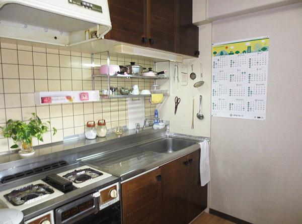 Kitchen. Kitchen part Living side comes with a counter