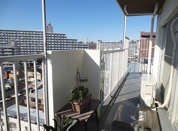 Balcony. Balcony part You can come and go with the roof balcony