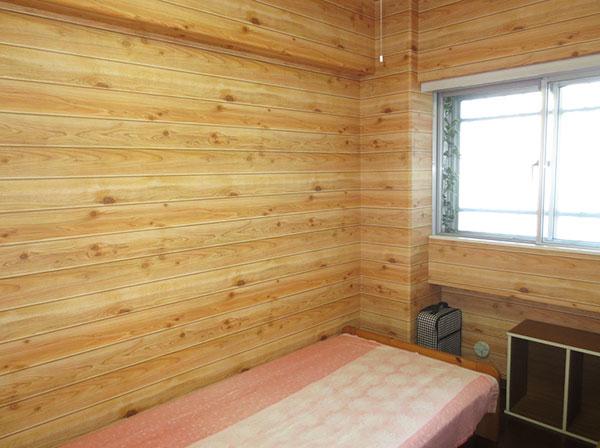 Non-living room. About 4.5 Pledge of Western-style Cross of wood is a nice atmosphere