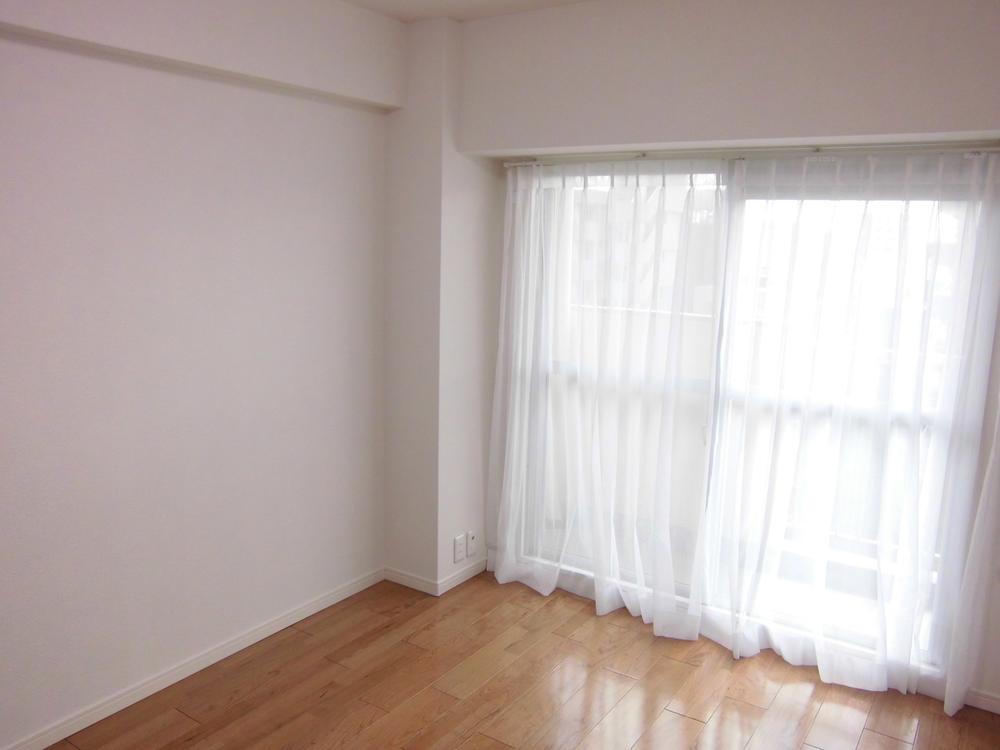 Non-living room. Western is