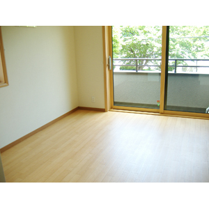 Living and room. It is wide enough even put a bed and a table with a barrier-free design.