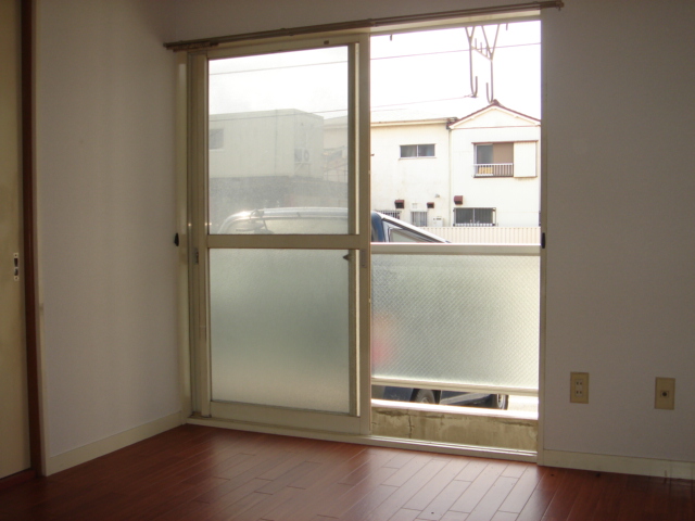 Living and room. Western-style sun shines Komu ☆