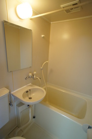 Bath. Clean with a clean bus ・ Toilet