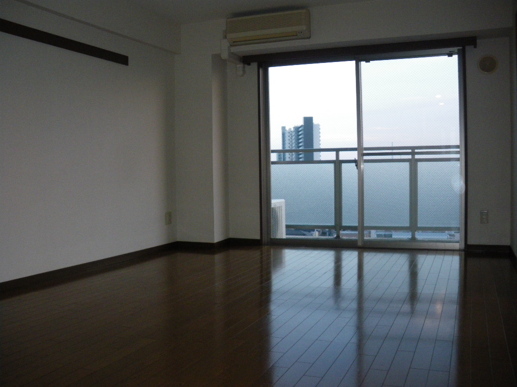 Living and room. 16.3 Pledge living