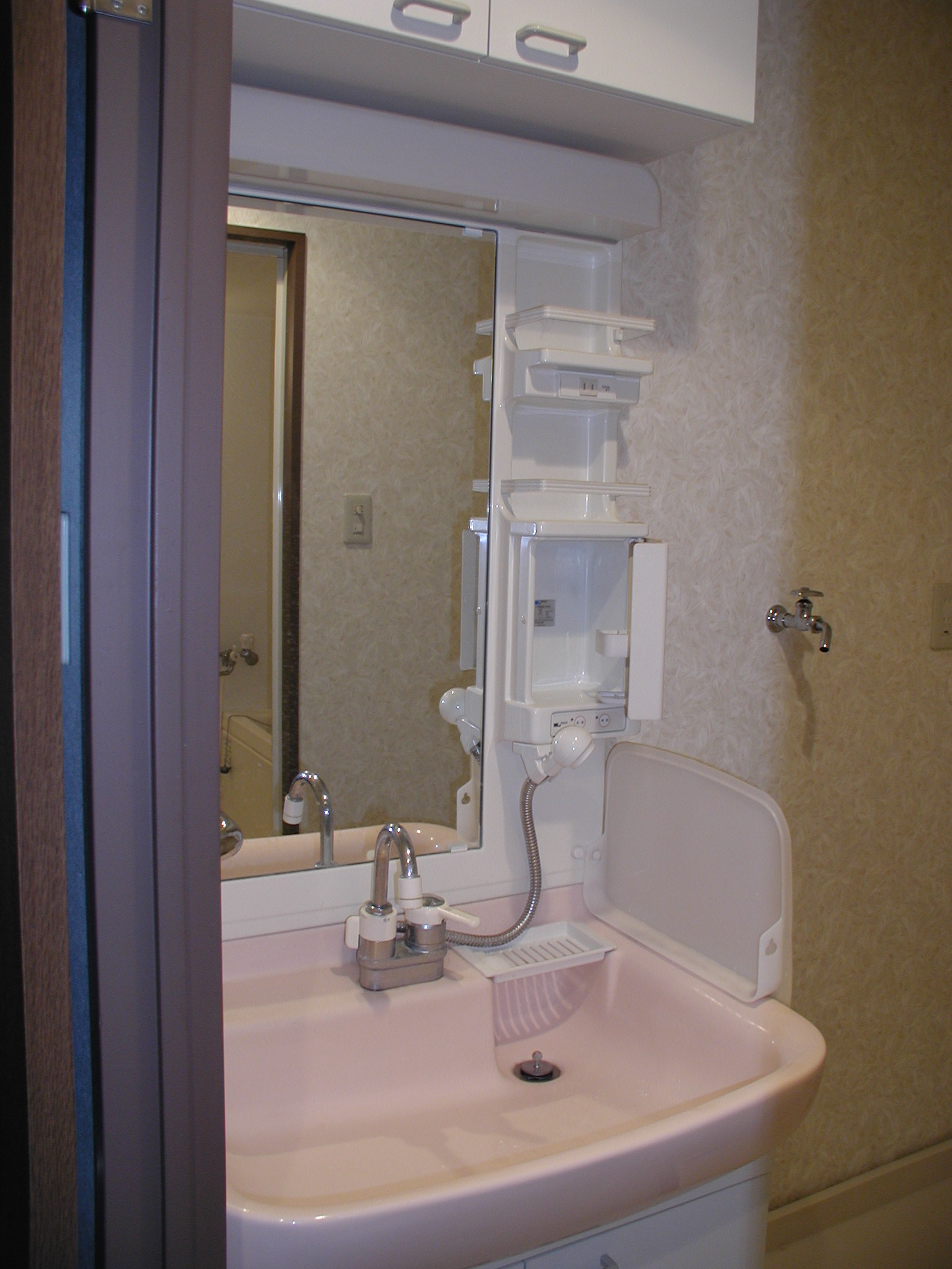 Washroom. Independent wash basin