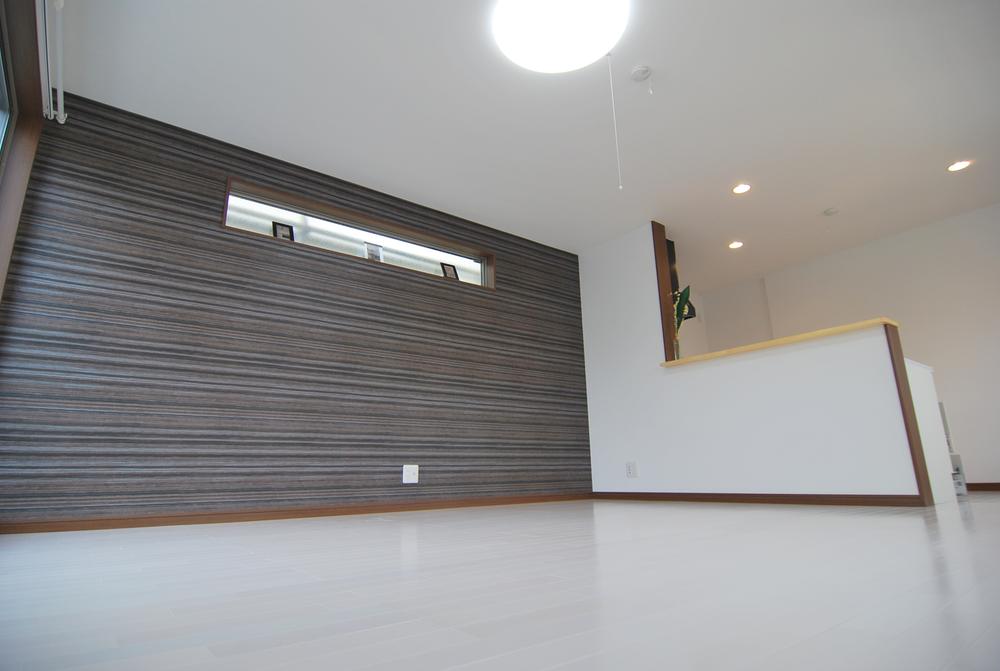 Same specifications photos (living). Our construction cases In with floor heating feet even in winter warm