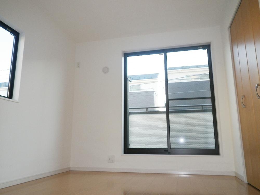 Non-living room. 2 is Kaiyoshitsu (6 quires)