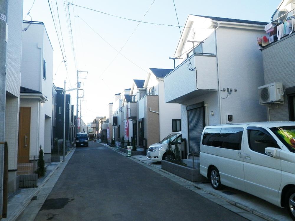 Local photos, including front road. It is a front road