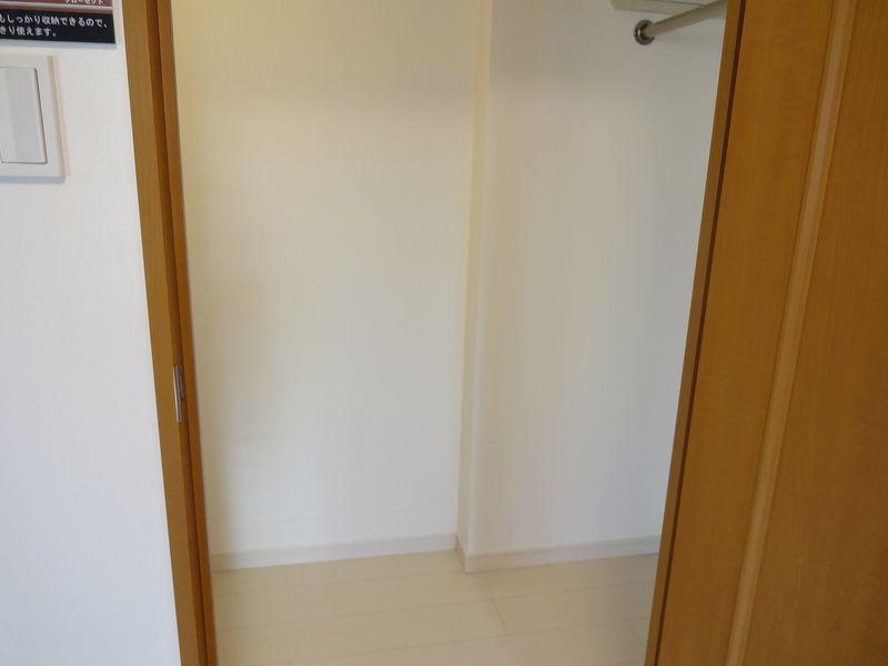 Receipt. Walk-in closet