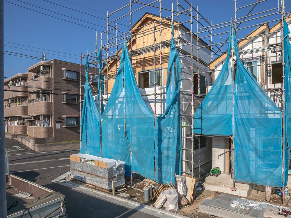 Local photos, including front road. Local (11 May 2013) Shooting