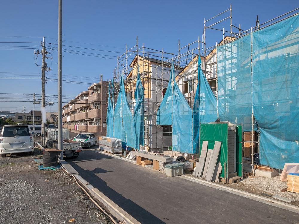 Local photos, including front road. Local (11 May 2013) Shooting