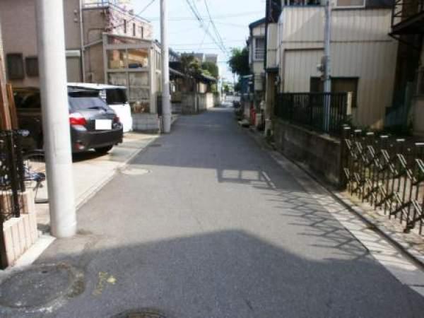 Local photos, including front road. Local (10 May 2013) Shooting