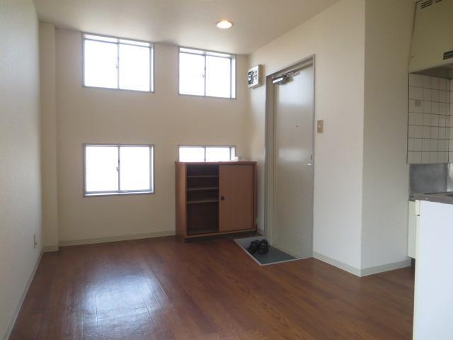 Living and room. Loose 7 Pledge more dining kitchen