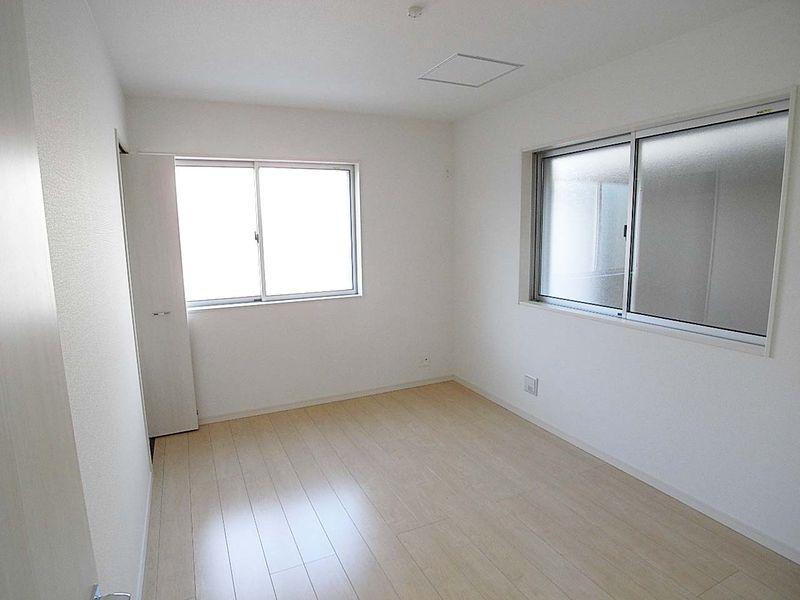 Non-living room. Closet 6 Pledge