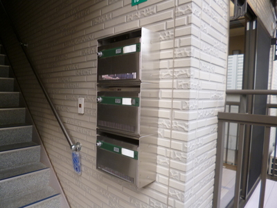 Other common areas. There are set post