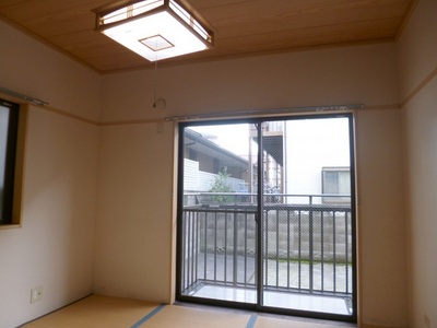 Living and room. It is a modern Japanese-style room