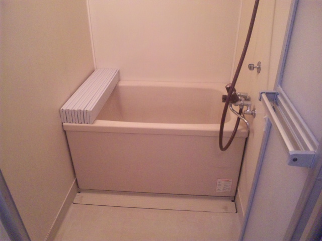 Bath. You can soak in the spacious bath, Heal also tired of the day