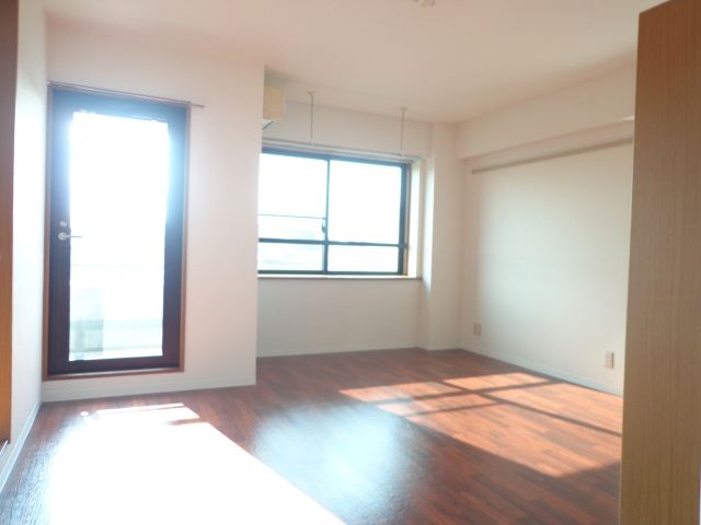 Living and room. About 13 Pledge of flooring