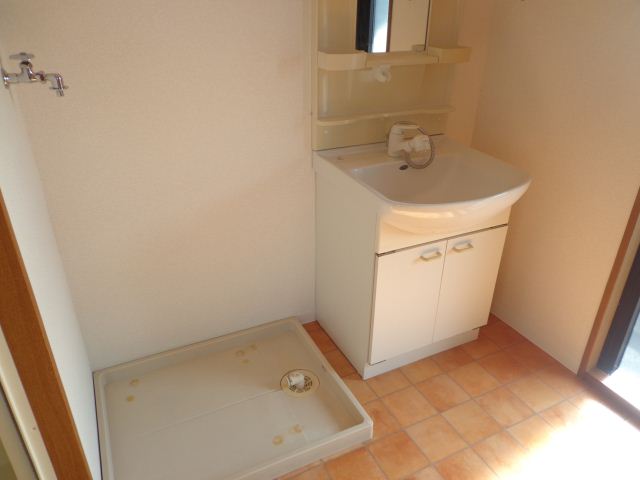 Washroom. Independent wash basin