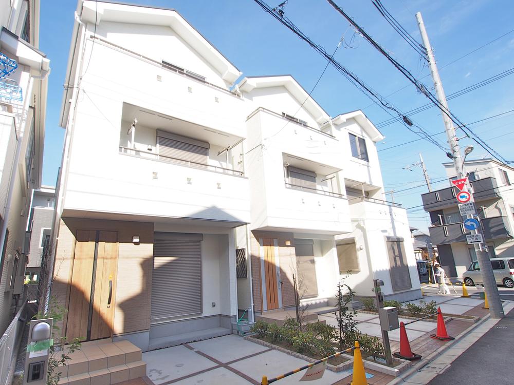 Local appearance photo. Local (12 May 2013) Shooting