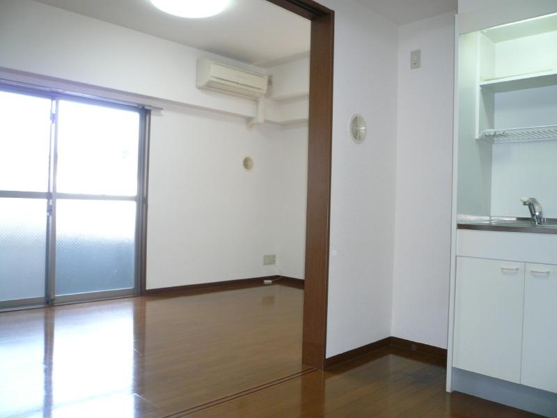 Living and room. K ~ Western style room