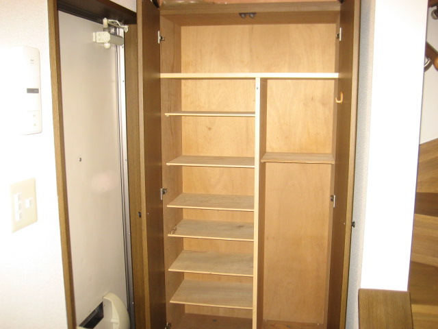 Entrance. Entrance ・ Cupboard