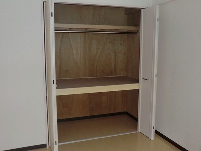 Other room space. Spacious Western-style housing