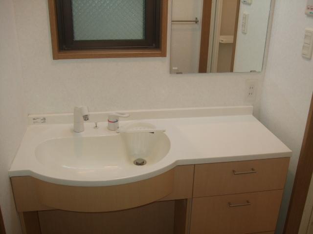 Washroom. Wash basin