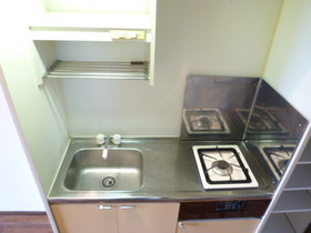Kitchen. Also has a 1-neck Gasukitchin storage rack