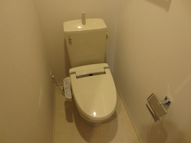 Toilet. Bidet