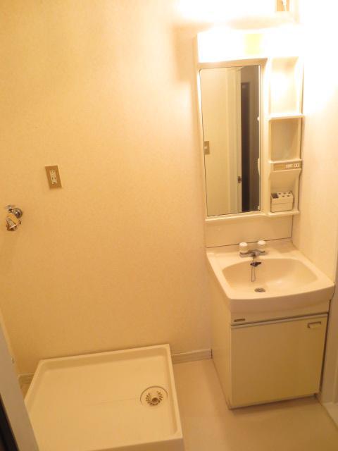 Washroom. Wash dressing room