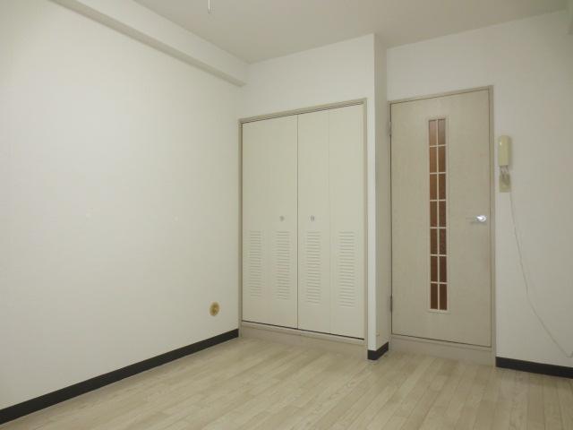 Living and room. Western-style 2