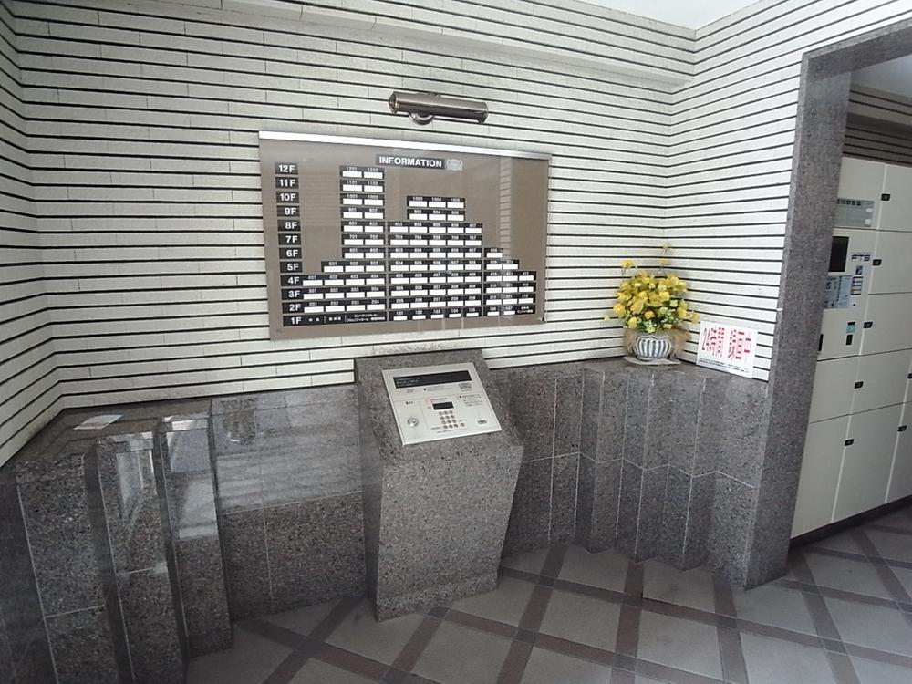 Other. entrance. Auto with lock.